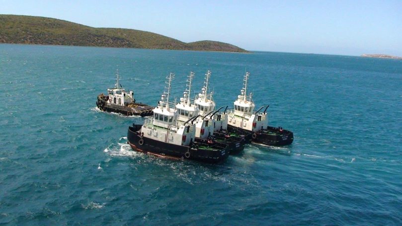 Remorqueur 16 m , 16 TX bollard. Noumea - Nouvelle Caledonie 2015